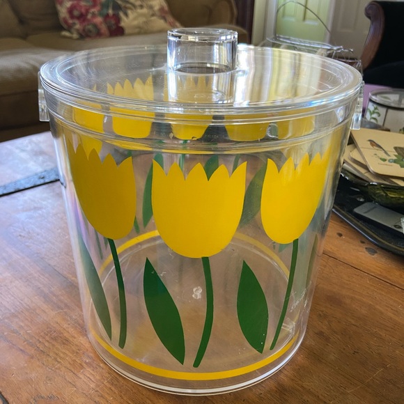 Other - Vintage 1960’s Lucite Large Ice Bucket